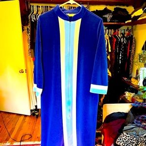 Selling this vintage house coat robe thing..